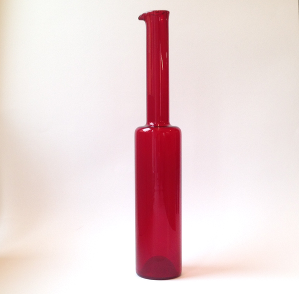 Nanny Still vase / bottle ruby red Riihimäen Lasi (G7)