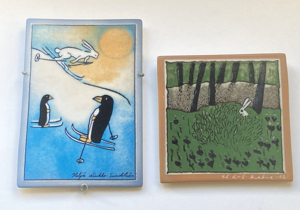 Heljä Liukko-Sundström - Bunny Wall Plate 12x12cm - 'Bunny in the bushes' Arabia 1982