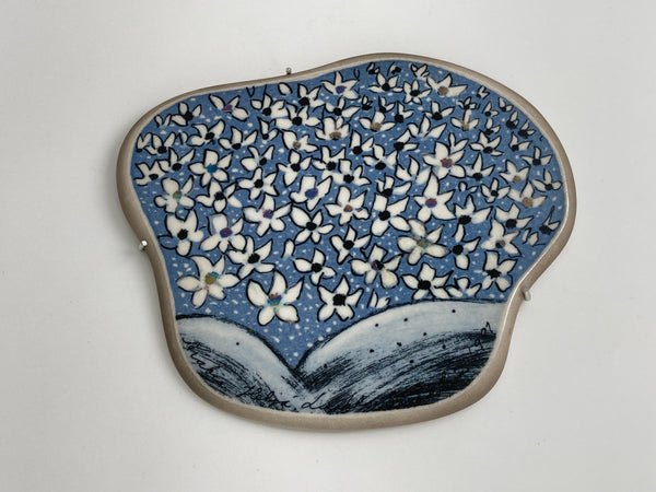 Heljä Liukko-Sundström  Ceramic Art Plate 18cm - 'Valkovuokot' - Arabia 1991