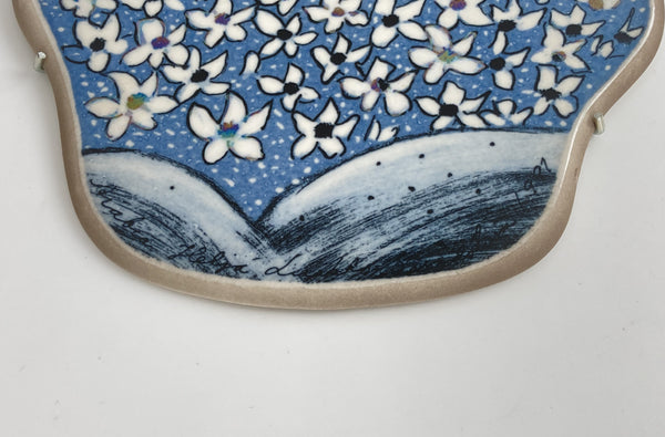 Heljä Liukko-Sundström  Ceramic Art Plate 18cm - 'Valkovuokot' - Arabia 1991