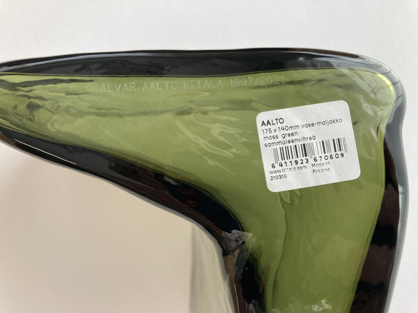 Alvar Aalto - Vase "Boomerang" moss green - Bumerangi, vihreä Iittala 2021 (NEW edition)