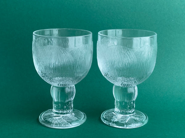 Pioni Glass on foot - by Oiva Toikka Nuutajärvi