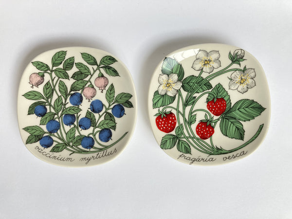 Wall plate - Arabia 12cm Esteri Tomula Wild Blueberry 1982-86