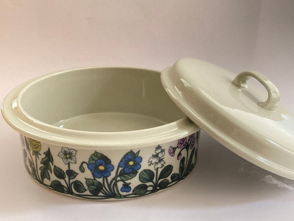 Flora series - 3dl Bowl - decoration by Esteri Tomula  Arabia 1979-1981