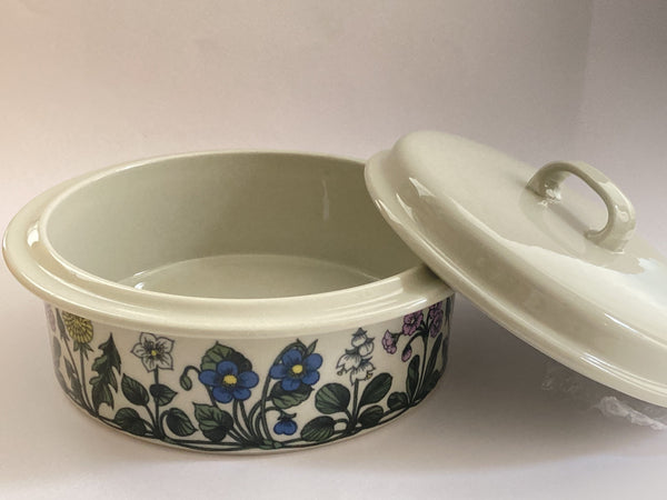 Flora series - Casserole with lid - decoration by Esteri Tomula  Arabia 1979-1981