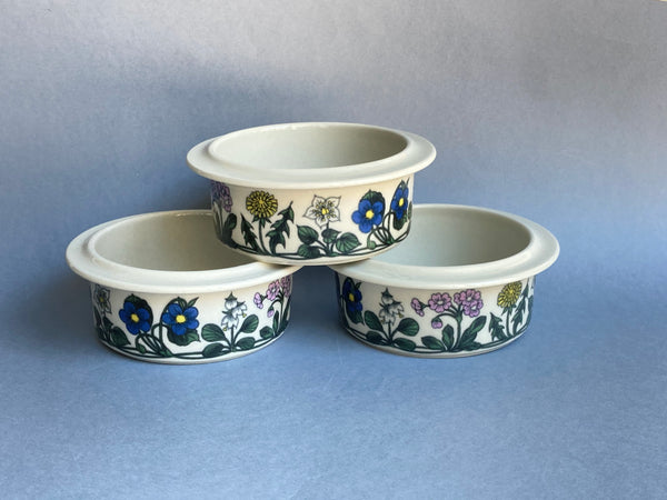 Flora series - 3dl Bowl - decoration by Esteri Tomula  Arabia 1979-1981
