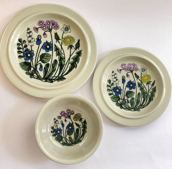 Flora series - Bun Plates - decoration by Esteri Tomula  Arabia 1979-1981